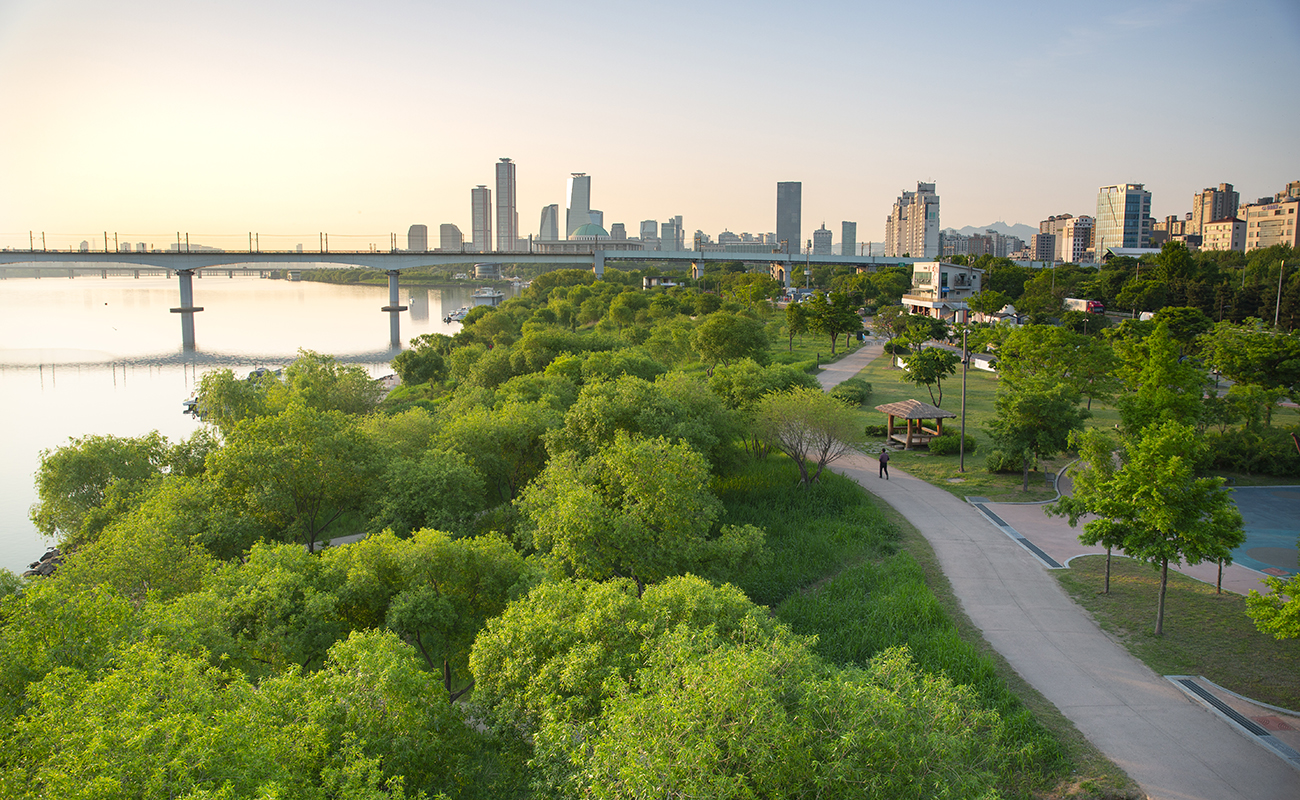쾌적한 전망을 누리는 공세권 주거단지